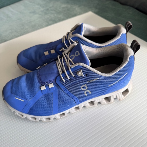 Women's OnCloud WP Sneaker Size 7 - Picture 1 of 5